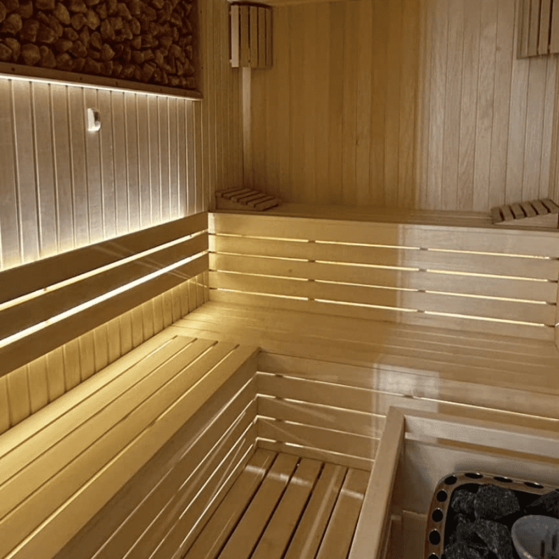 Sauna fińska do dyspozycji gości znajdująca się na terenie obiektu Centrum Aura